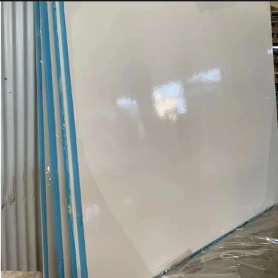 Plastična plošča, ojačana z vlakninami